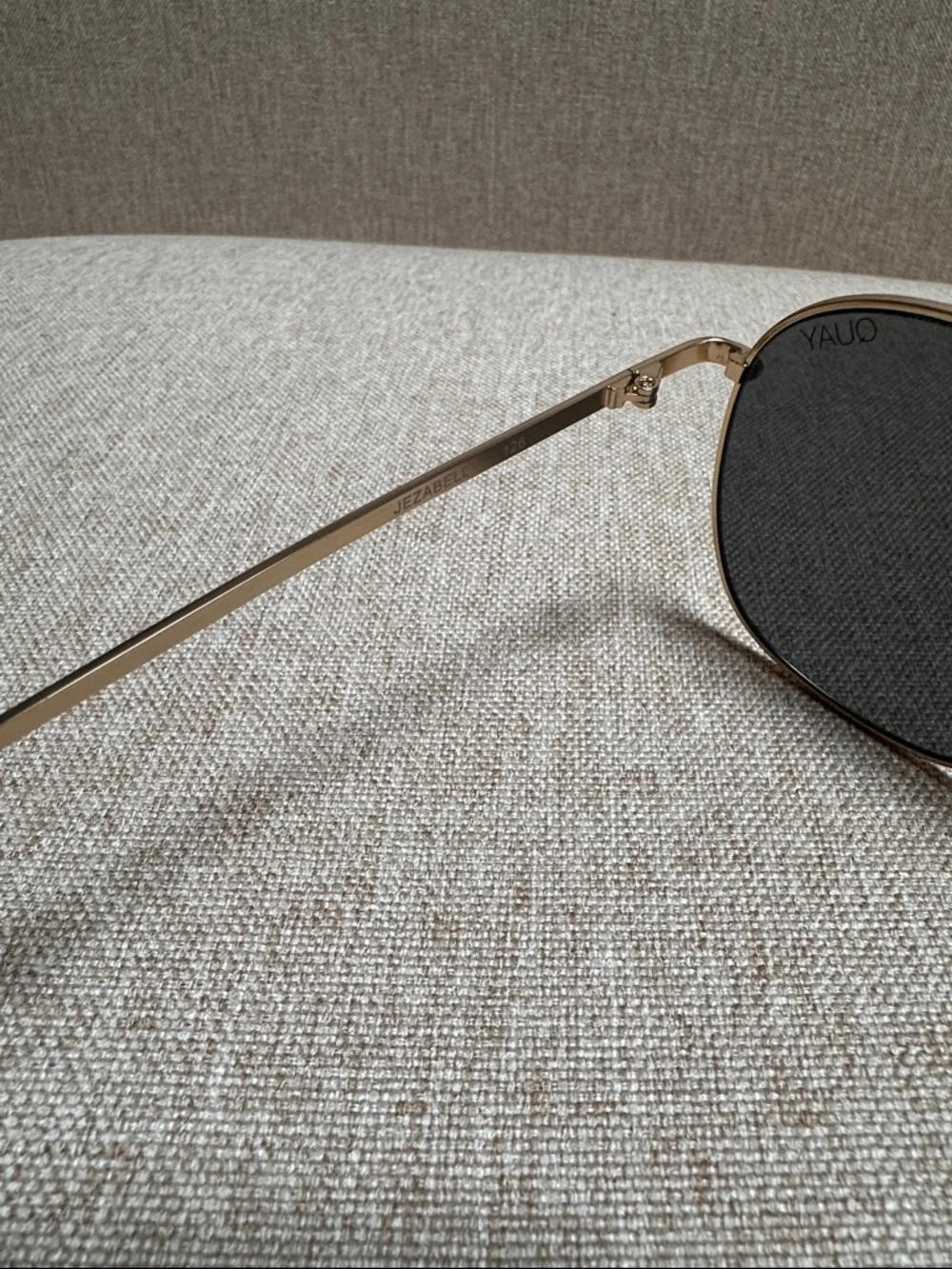 Quay Australia JEZABELL Round Sunglasses - Gold/ Smoke